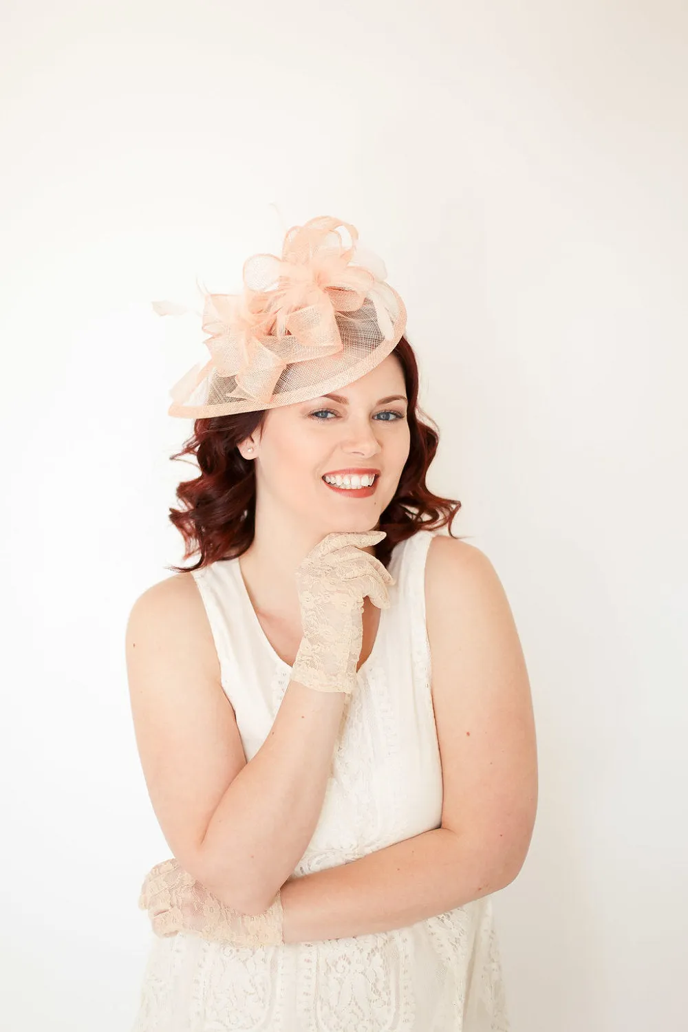 Nude Women's Lace Gloves